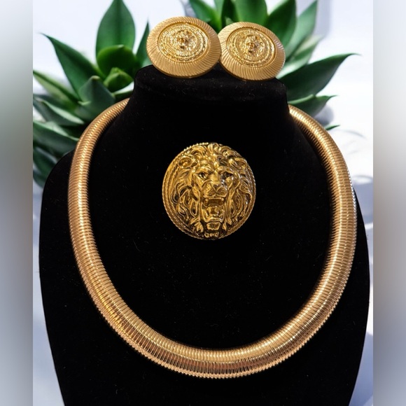 Gold Tone Vintage Roaring Lion Brooch Necklace and Earring Set